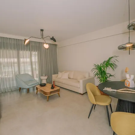 Hama Luxury Seaside Apartment *