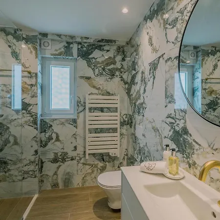 Hama Luxury Seaside Apartment *
