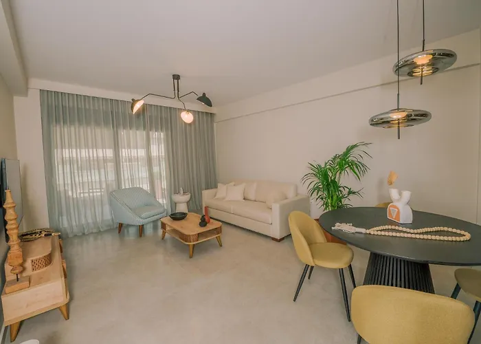 Hama Luxury Seaside Апартаменты *